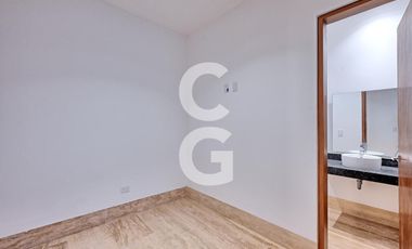 Casa en Venta en Cancún en Residencial Lagos del sol con Alberca y Jardín