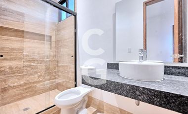 Casa en Venta en Cancún en Residencial Lagos del sol con Alberca y Jardín