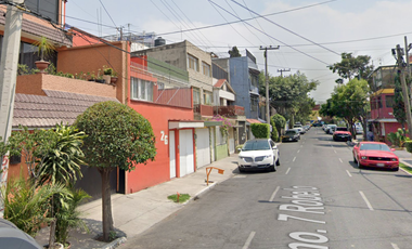 CASA EN REMATE EN CECILIO ROBELO JARDIN BALBUENA CDMX