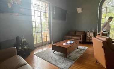 Casa con uso de suelo para oficinas en Coyoacán.