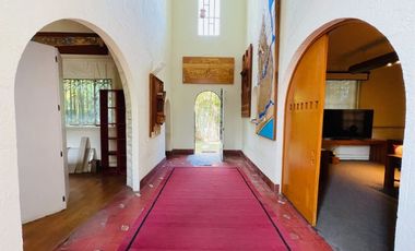 Casa con uso de suelo para oficinas en Coyoacán.