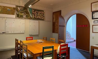 Casa con uso de suelo para oficinas en Coyoacán.