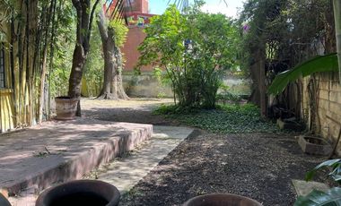 Casa con uso de suelo para oficinas en Coyoacán.