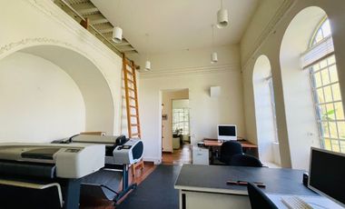 Casa con uso de suelo para oficinas en Coyoacán.