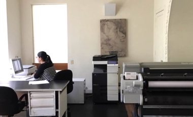 Casa con uso de suelo para oficinas en Coyoacán.