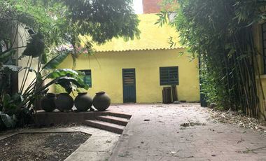 Casa con uso de suelo para oficinas en Coyoacán.