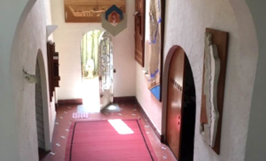 Casa con uso de suelo para oficinas en Coyoacán.