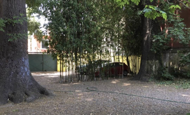 Casa con uso de suelo para oficinas en Coyoacán.