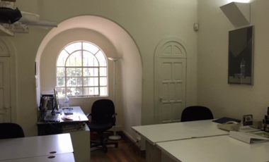 Casa con uso de suelo para oficinas en Coyoacán.