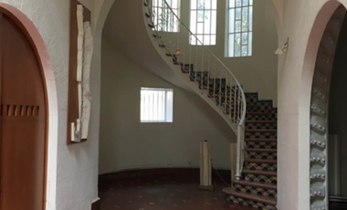 Casa con uso de suelo para oficinas en Coyoacán.
