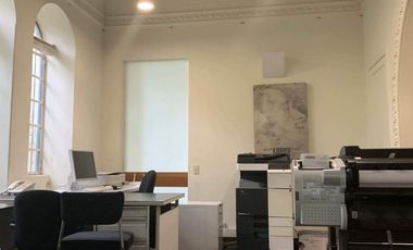 Casa con uso de suelo para oficinas en Coyoacán.