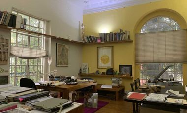 Casa con uso de suelo para oficinas en Coyoacán.