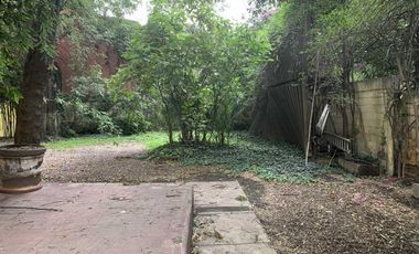 Casa con uso de suelo para oficinas en Coyoacán.