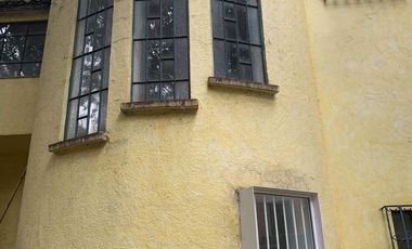 Casa con uso de suelo para oficinas en Coyoacán.