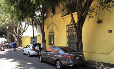 Casa con uso de suelo para oficinas en Coyoacán.