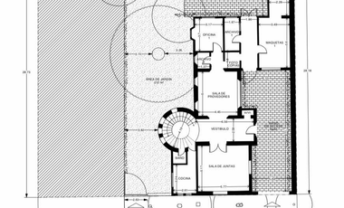 Casa con uso de suelo para oficinas en Coyoacán.