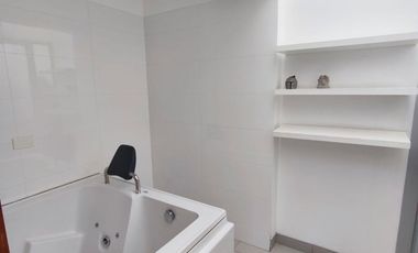 HERMOSO TRIPLEX 208M2 - 4D + JACUZZI + TERRAZA + 2 ESTAC. -SURCO