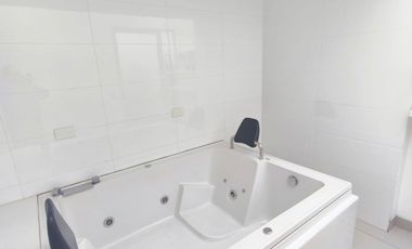 HERMOSO TRIPLEX 208M2 - 4D + JACUZZI + TERRAZA + 2 ESTAC. -SURCO