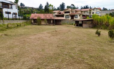 Propiedad con terreno plano en Challuabamba