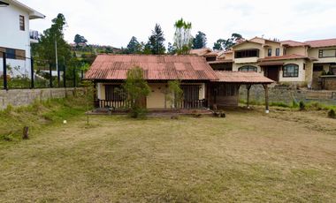 Propiedad con terreno plano en Challuabamba