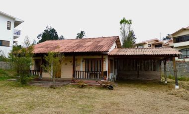 Propiedad con terreno plano en Challuabamba