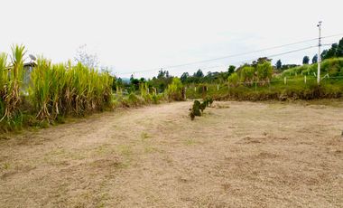 Propiedad con terreno plano en Challuabamba