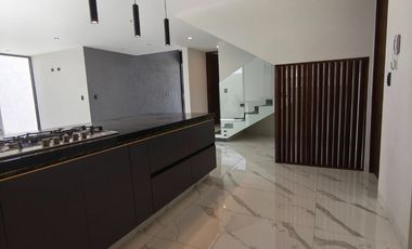 EXCLUSIVA CASA CON ROOFTOP, Zona de lujo total