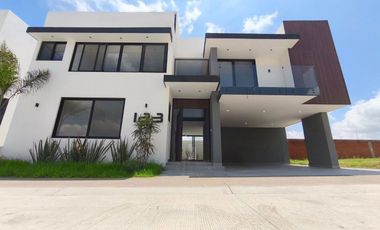 EXCLUSIVA CASA CON ROOFTOP, Zona de lujo total