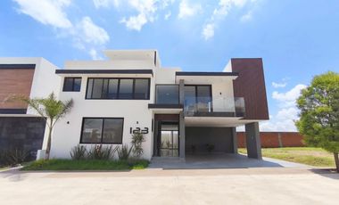 EXCLUSIVA CASA CON ROOFTOP, Zona de lujo total