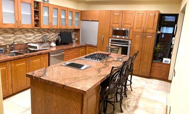 CASA EN VENTA EN BUGAMBILIAS – SEGURIDAD, AMPLITUD Y EXCELENTES ACABADOS