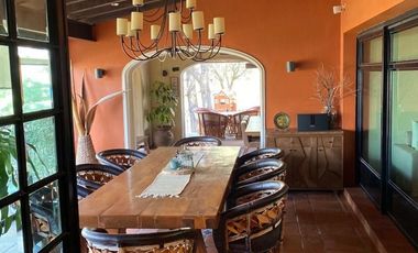 CASA EN VENTA EN BUGAMBILIAS – SEGURIDAD, AMPLITUD Y EXCELENTES ACABADOS