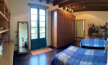 CASA EN VENTA EN BUGAMBILIAS – SEGURIDAD, AMPLITUD Y EXCELENTES ACABADOS