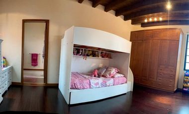 CASA EN VENTA EN BUGAMBILIAS – SEGURIDAD, AMPLITUD Y EXCELENTES ACABADOS