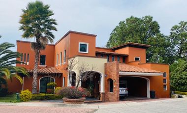 CASA EN VENTA EN BUGAMBILIAS – SEGURIDAD, AMPLITUD Y EXCELENTES ACABADOS