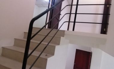 Se alquila casa de 4 dormitorios en urb.la joya.(GC)