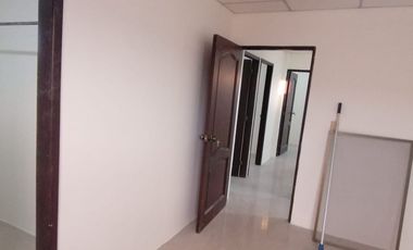 Se alquila casa de 4 dormitorios en urb.la joya.(GC)