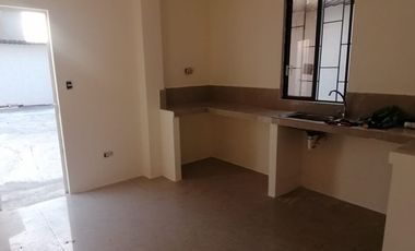 Se alquila casa de 4 dormitorios en urb.la joya.(GC)