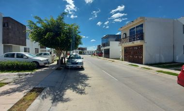 Casa en renta Equipada y Amueblado Zona Puerto Interior, en HAcienda Viñedos, 3 recámaras, 3 baños,  León, Gto.