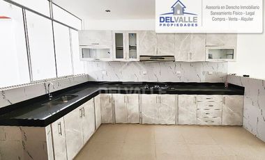 Bonita y amplia Casa en Urb. Miraflores Country Club.