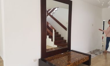 Casa en Alquiler Colinas de los Ceibos