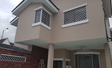 Casa en Alquiler Colinas de los Ceibos