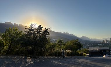 Balcones del Campestre, Terreno en  Esquina  Fracc. Privado