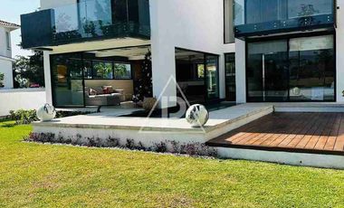 CASA DE 4 RECAMARAS DENTRO DE FRACCIONAMIENTO EN VENTA Y RENTA