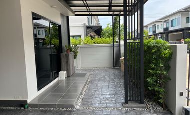 Corner Twin House for Sale/Rent – Fully Furnished & Beautifully Decorated Britania Bangna KM.42 Great Location Near Expressways, Motorway