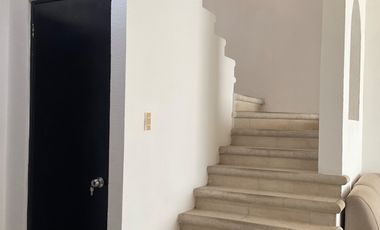 Casa amueblada en renta. Fraccionamiento Puerta Real, Zona Country Villahermosa Tabasco.