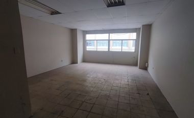 Alquiler Edificio en el centro de Guayaquil 5 pisos Local Comercial y oficinas - E18