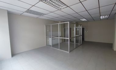 Alquiler Edificio en el centro de Guayaquil 5 pisos Local Comercial y oficinas - E18