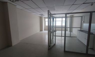 Alquiler Edificio en el centro de Guayaquil 5 pisos Local Comercial y oficinas - E18