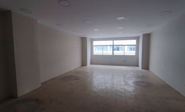 Alquiler Edificio en el centro de Guayaquil 5 pisos Local Comercial y oficinas - E18