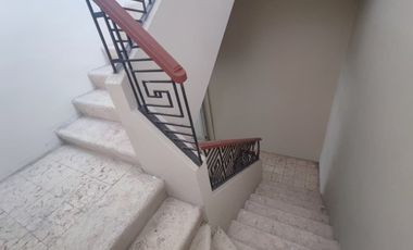 Alquiler Edificio en el centro de Guayaquil 5 pisos Local Comercial y oficinas - E18